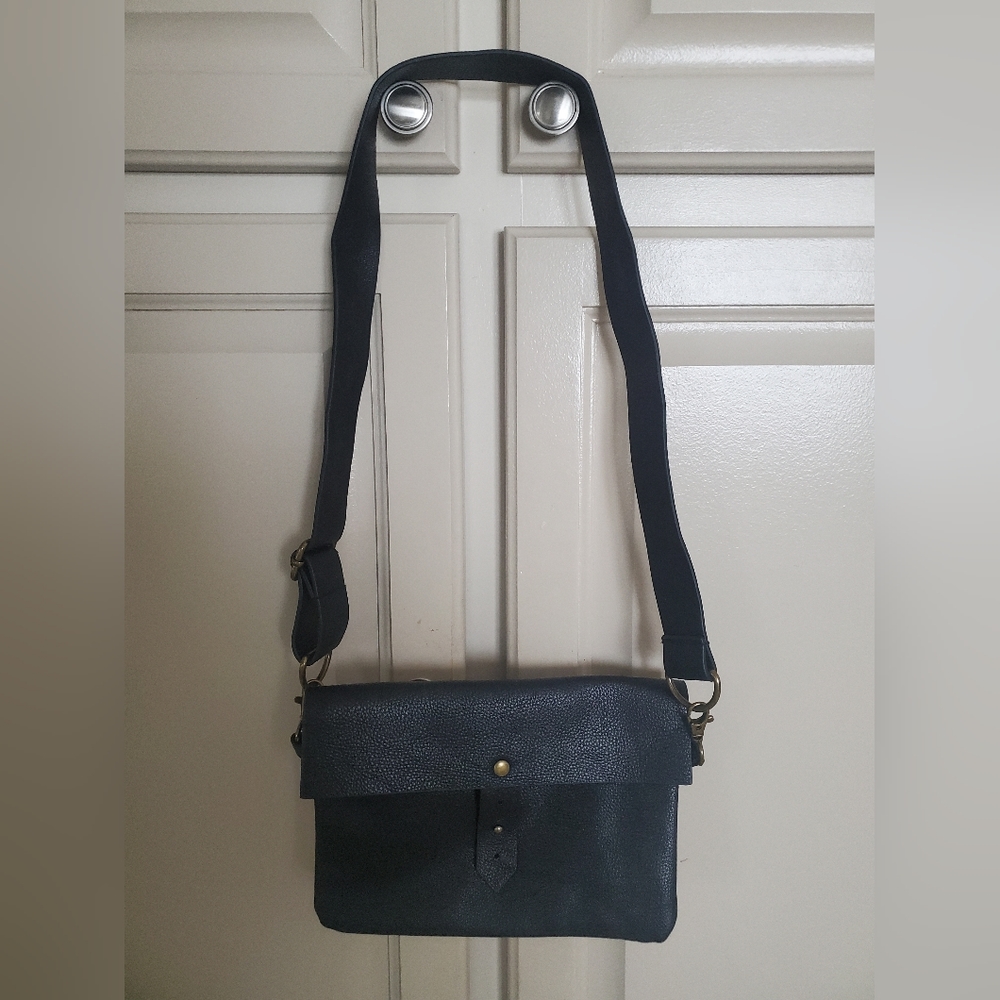 DSW Black Waste Belt Bag